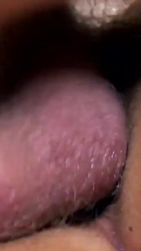 Ivannah mit einer behaarten muschi hat analsex und doppelpenetration