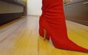 High Heels Kingdom: Crossdresser lagi asik jalan-jalan dengan sepatu bot suede warna merah...