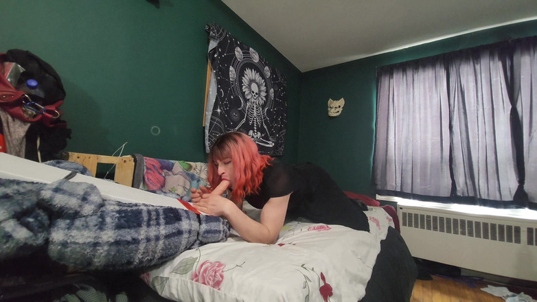 AshleyInHose: Ashley heeft plezier met diep in keel oefenen op haar...