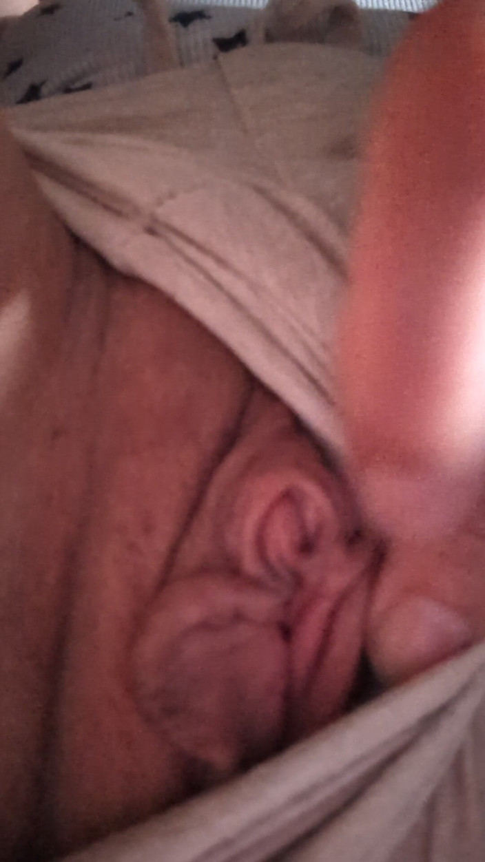 Jamponie Sexy Hot Milf: Sneak a Peak MILF GILF Pussy Finger Play Solo