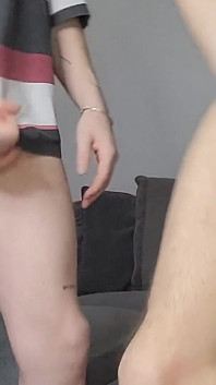Nemohla jsem se zastavit v vyprázdnění mé 4denní nálože po celých jeho holých zadcích