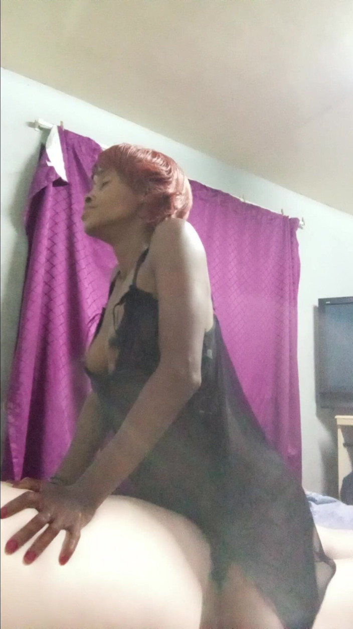 hothouse18xxx: Schwarze Hure Lutscht Und Fickt Einen Kleinen Weißen Schwanz Im...