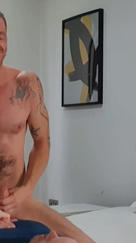Neobtěžovaný, Str8 Dave potetovaný sval na holý