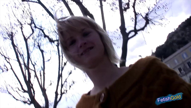 Small Boobs: Opgepikte blonde milf krijgt alle neukgaten geneukt door een grote...