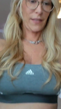 Модный показ леггинсов Adidas