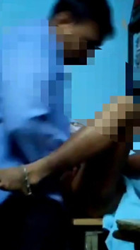 Indio padrastro follada a su hijastra en su oficina habitación