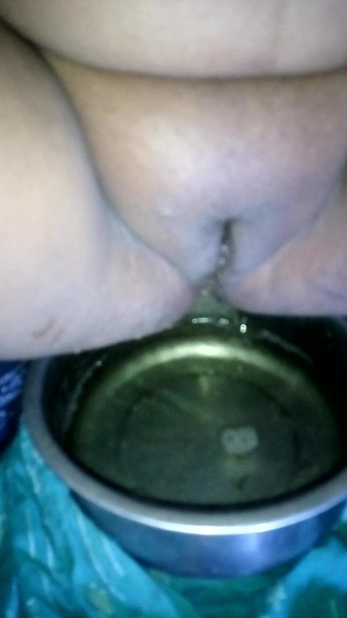 Sadia vabi: Everybody Enjoy My Pissing Video