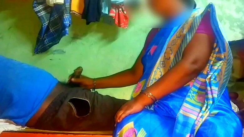 Desi Sathiya: Indyjska gospodyni domowa ciocia blowjop