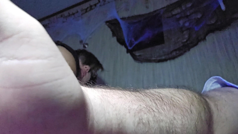 Funhousewife69: Mijn kontgaatje vingeren terwijl ik zijn pik zuig totdat hij...