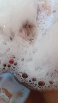 JuicyDream - muschi spielen und auf ihren arsch in der badewanne kommen