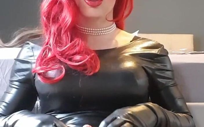 JessicaXD: Você tem que sentar lá e me assistir jogar, apenas...