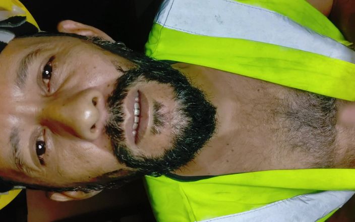 Hairy stink male: Trabajadora cachonda en la noche