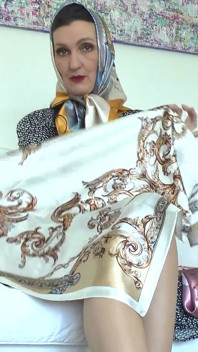 Parlak saten eşarplarım seni azdıracak! Lady Victoria Valente