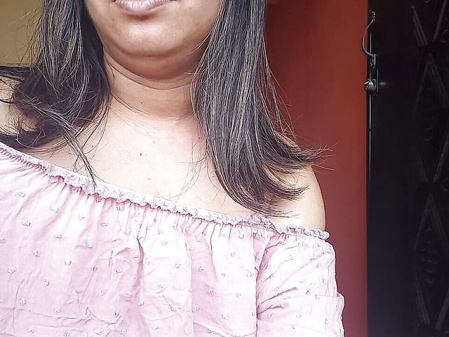 Neighbor!! She Peeks Outside the House so That the Neighbors Can See Her Juicy Pussy Very Hot She Masturbates (Young College girl)
