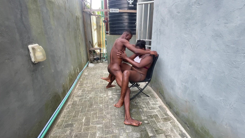 Creamyshuga: Oga baise sa femme de ménage dans la cour arrière