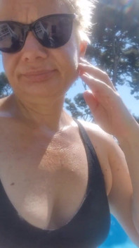 Exhib vid poolen