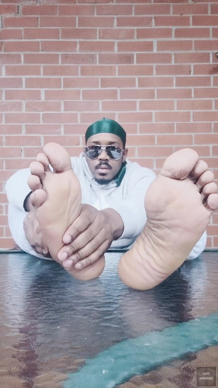 Soft Soleman: Espongono i miei piedi e li tocco