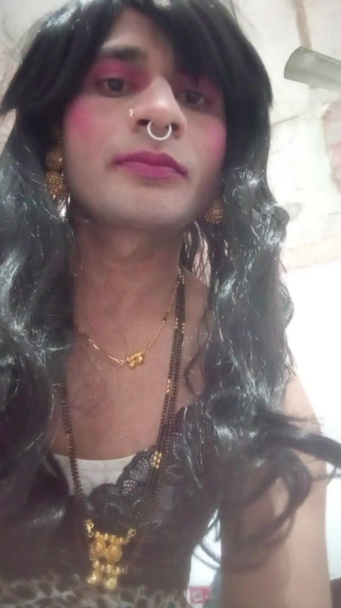 Nikita sharma: Cewek cantik trans-gender dengan lingerie seksi