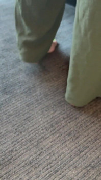 Sexy milf nožní škádlení: Bright Toes a Big Booty Delight