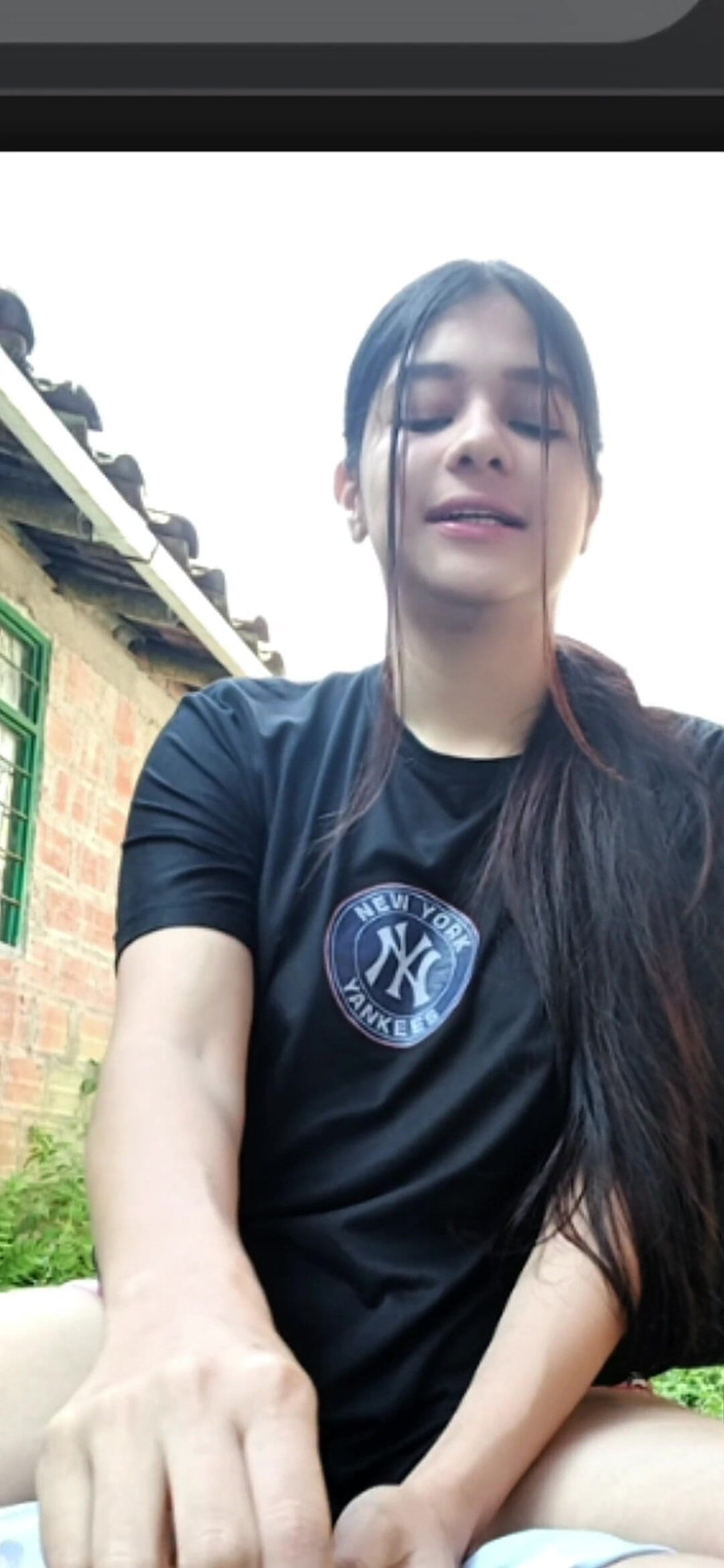 Yulieth Gomez: 性感的女孩为粉丝流和抚摸自己