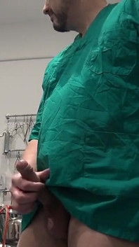 医者はあなたの小さなコックのためにあなたを辱め、あなたをSPHハメ撮りでファックします