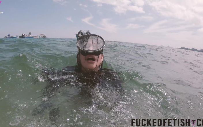 Fucked fetish: Laut Karibia menerima dewi bernafas dengan topeng diving glass