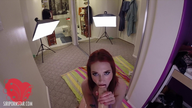 Siri Pornstar: Bintang bokep semok siri lagi asik muasin memeknya pakai dildo!
