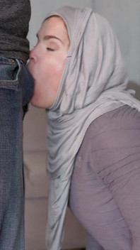 Hijab bukkake - pompino con carta verde