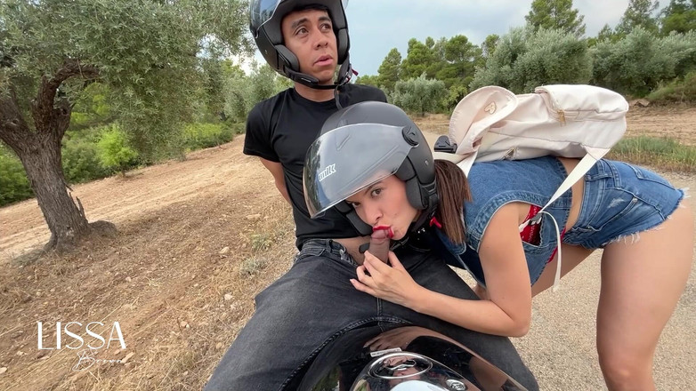 Lissa Brown: Я виймаю член свого зведеного брата на мотоциклі