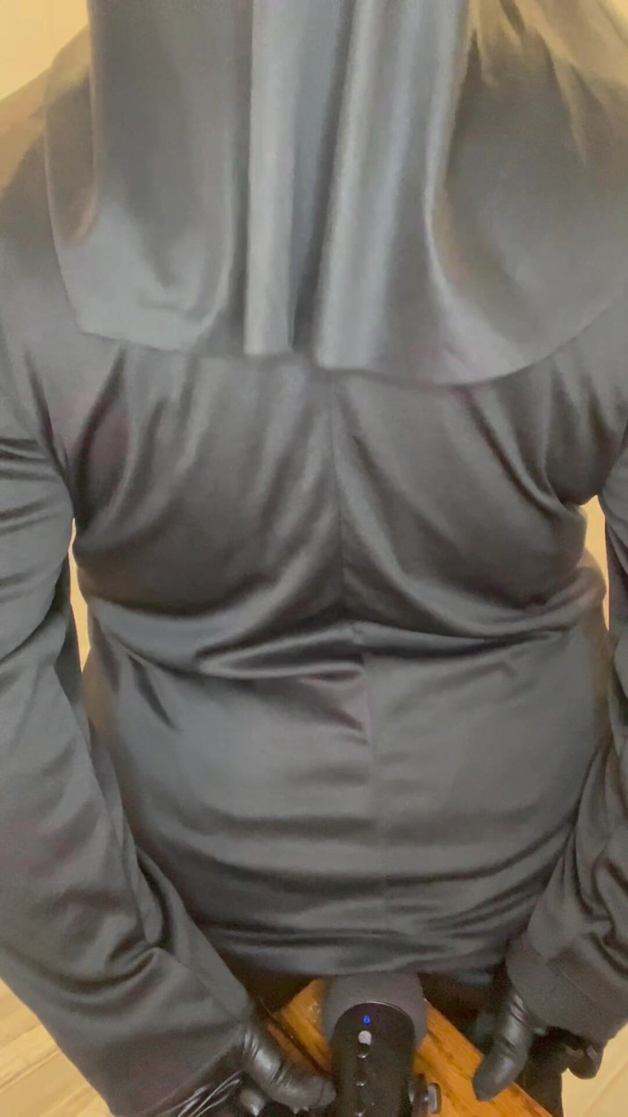 Anye Meshell: En stor byte nunna syndar med en Asmr Mic!