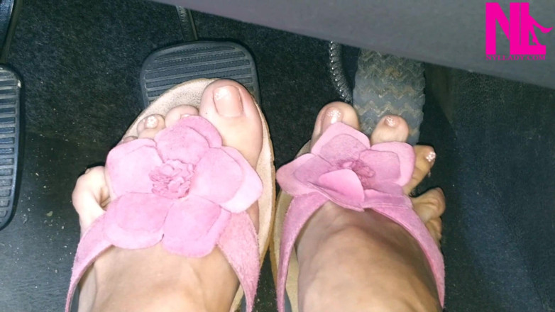 Nyllady: Ravvivando la mia auto in infradito fioriti rosa