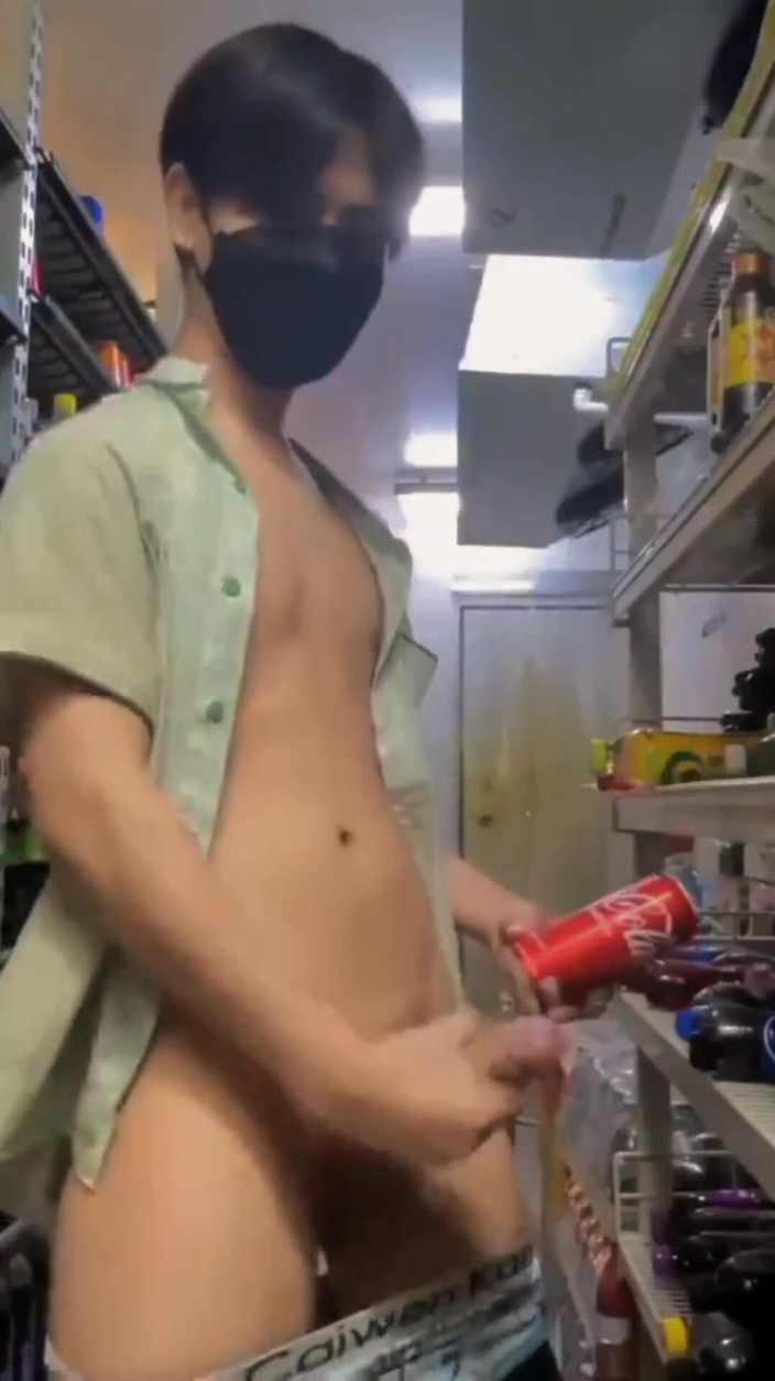 Louswee: मिनी मार्केट में आधी रात का प्रलोभन