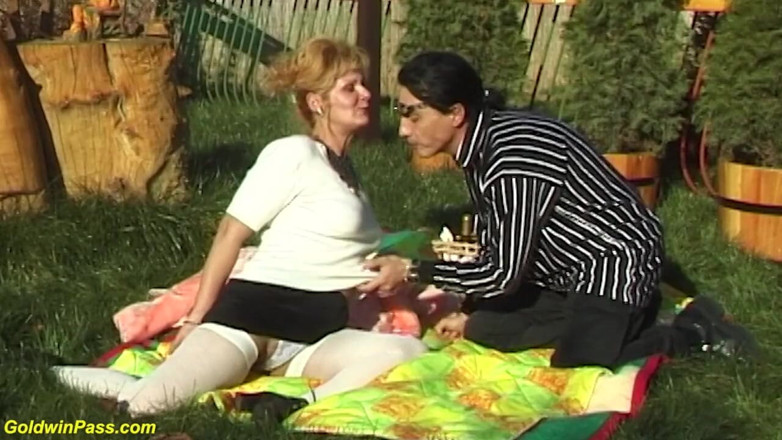 Goldwin pass: Seks piknik sama ibu tiri 71 tahun