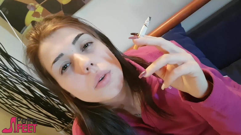 Smokin Fetish: 시가를 사랑하는 저항할 수 없는 이탈리아 소녀