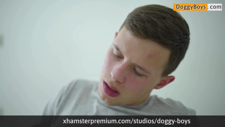 Doggy boys: Extra big uncut cock teen twink boy jerk off