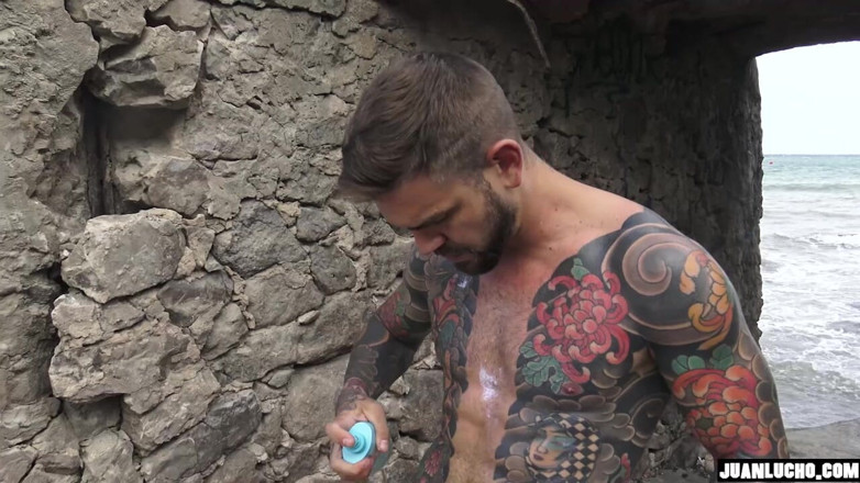 Juan Lucho Gay: Chaume D’extérieur