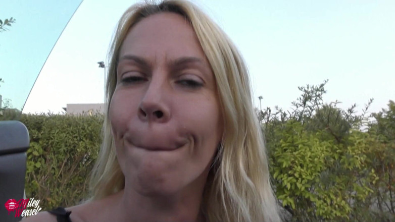 Miley Weasel: Publieke kontneuk... Hitsige blondine geneukt!!