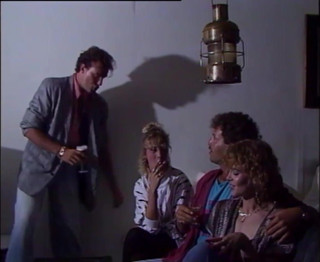 Vintage Climax: Přátelé mají žhavou orgii před televizí