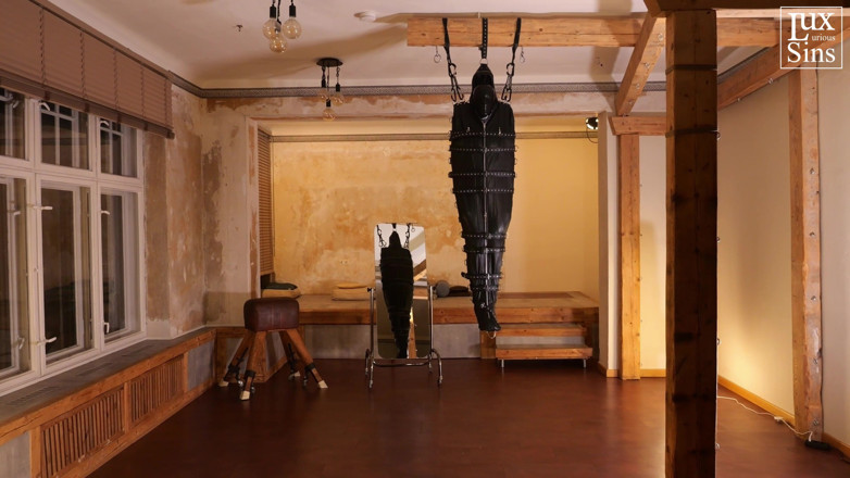 LUXurious Sins: Leren ophanging bondage met Elise Graves en zwaar