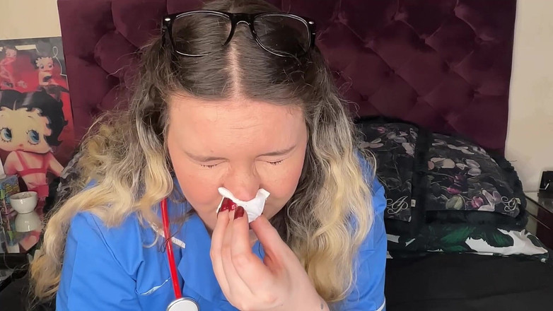 MissFFW: Sestra Ffw kouří nos a konečně dostane kýchání