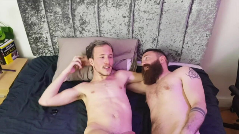 Straight boys but needing sex: Yougn - twink francés follando con un oso seyx peludo