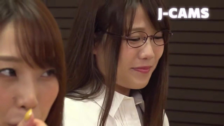 J-Cams: Não podia pagar aluguel, então eu bati na casa dela...