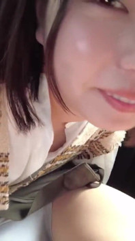 Rail-tease rendez-vous avec une jolie fille courte qui savoure chaque goutte chaude, partie 1