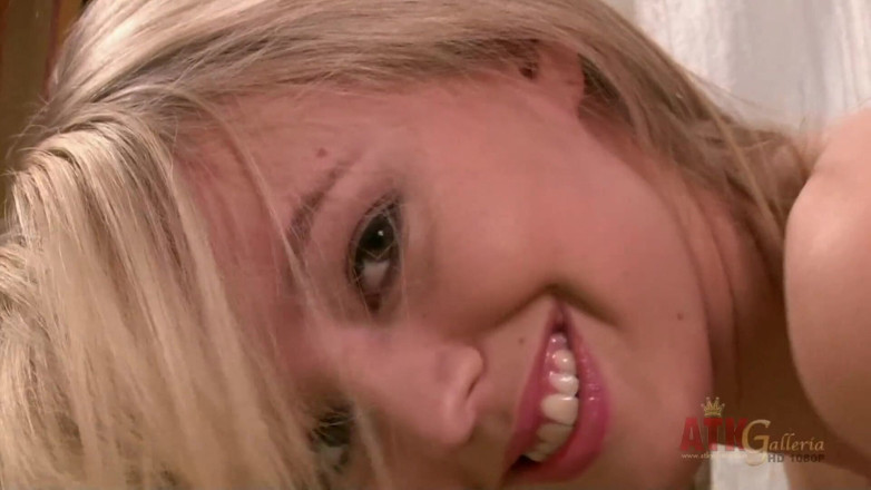 ATKIngdom Fans: Smooth skin, pink pussy lips