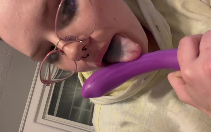 HarleyQ: nastolatka robi się spermą z wibratorem