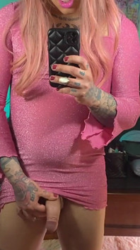 Trans Emma Ink memancut zakar besar dan panasnya