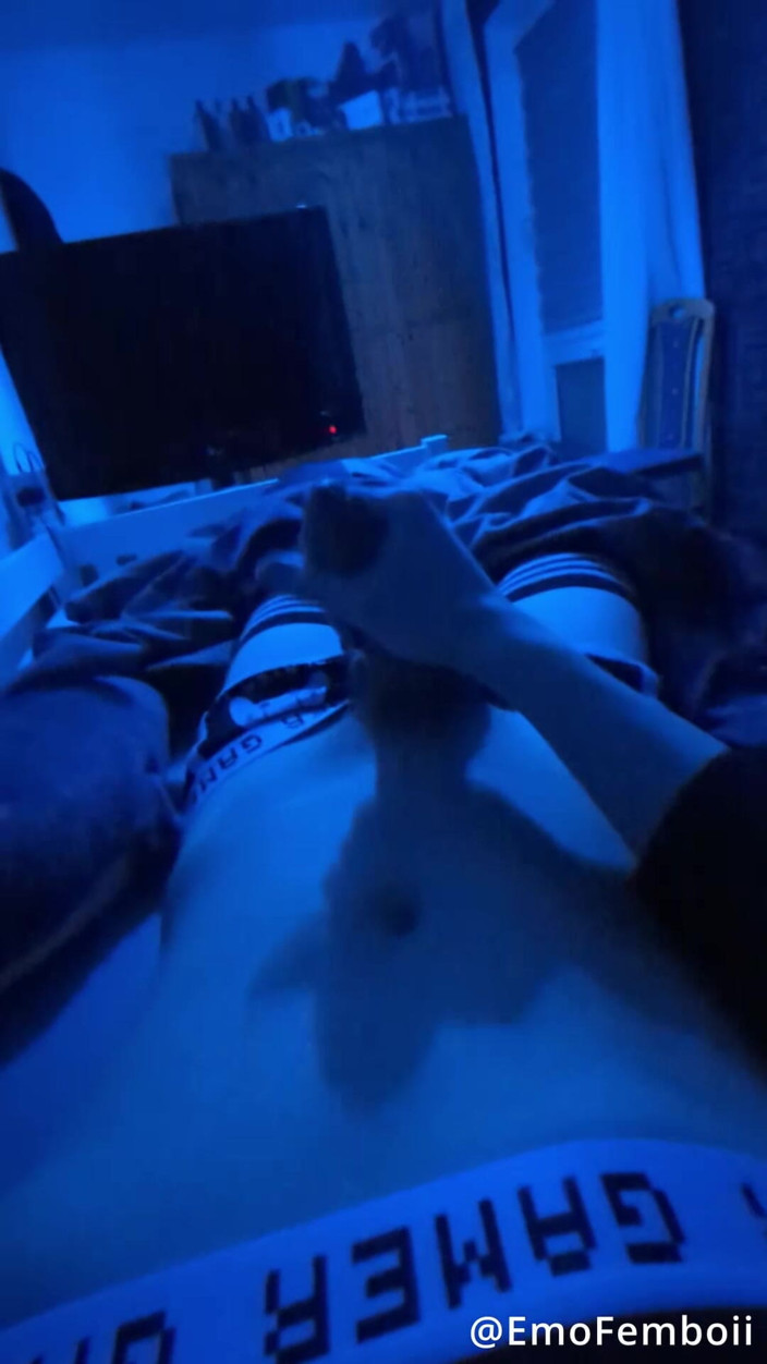 EmoFemboii: Cum Fountain để viền