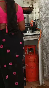 Fodendo a esposa do amigo - 1
