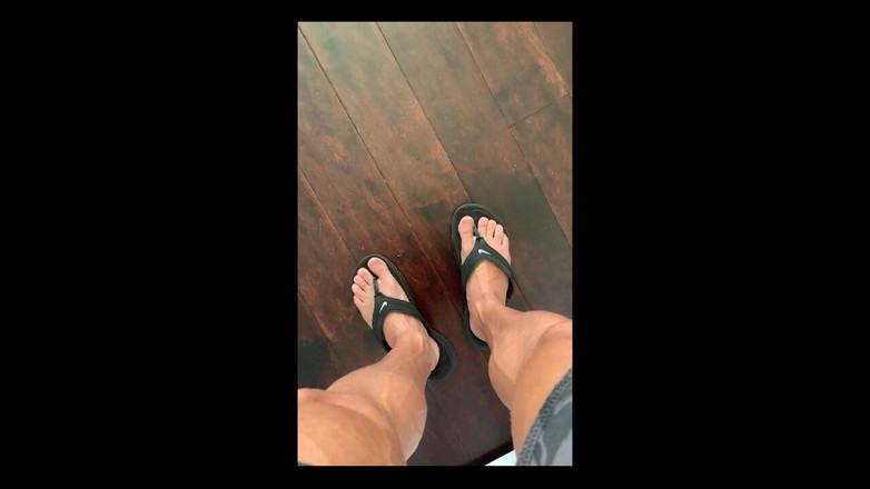 Jasons feet: 我们在电梯里