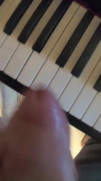 Avonturen van Milfycalla ep 96 eerste pianoles
